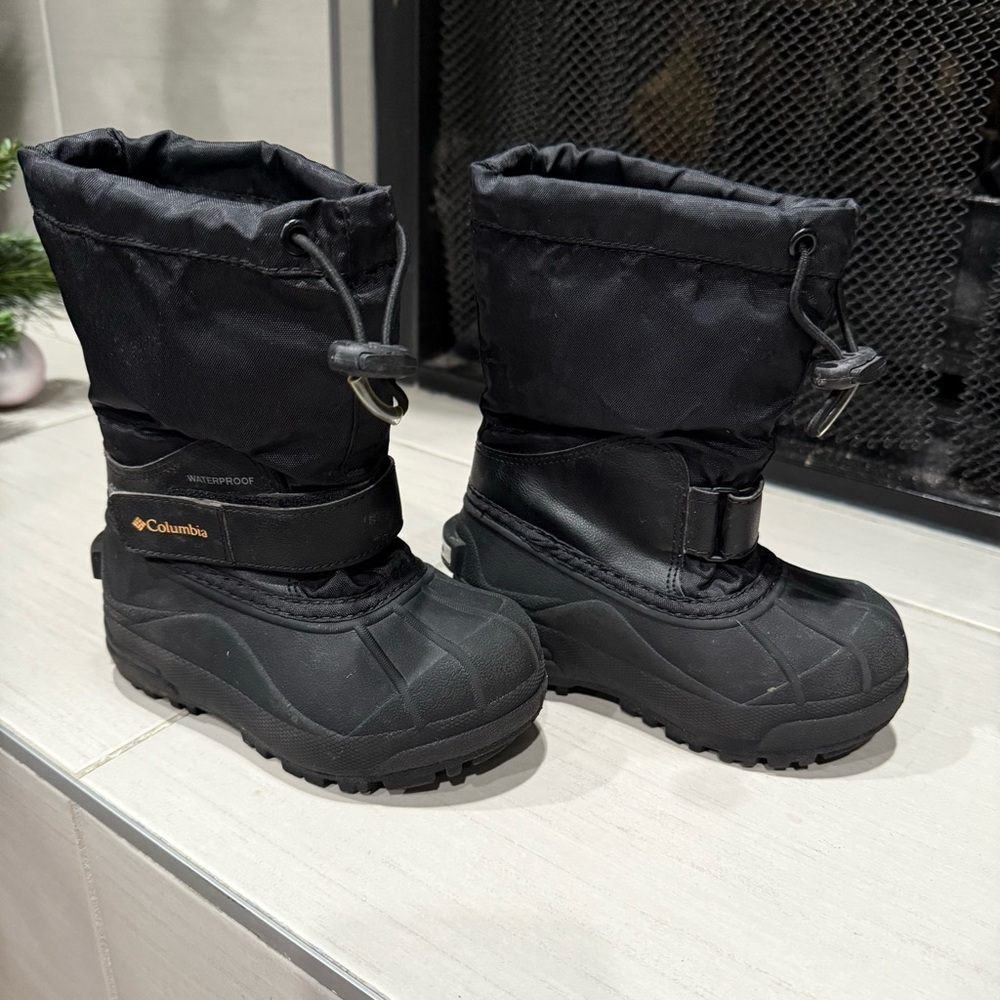 Columbia boys Powderbug Forty Snow Boot sz US 9